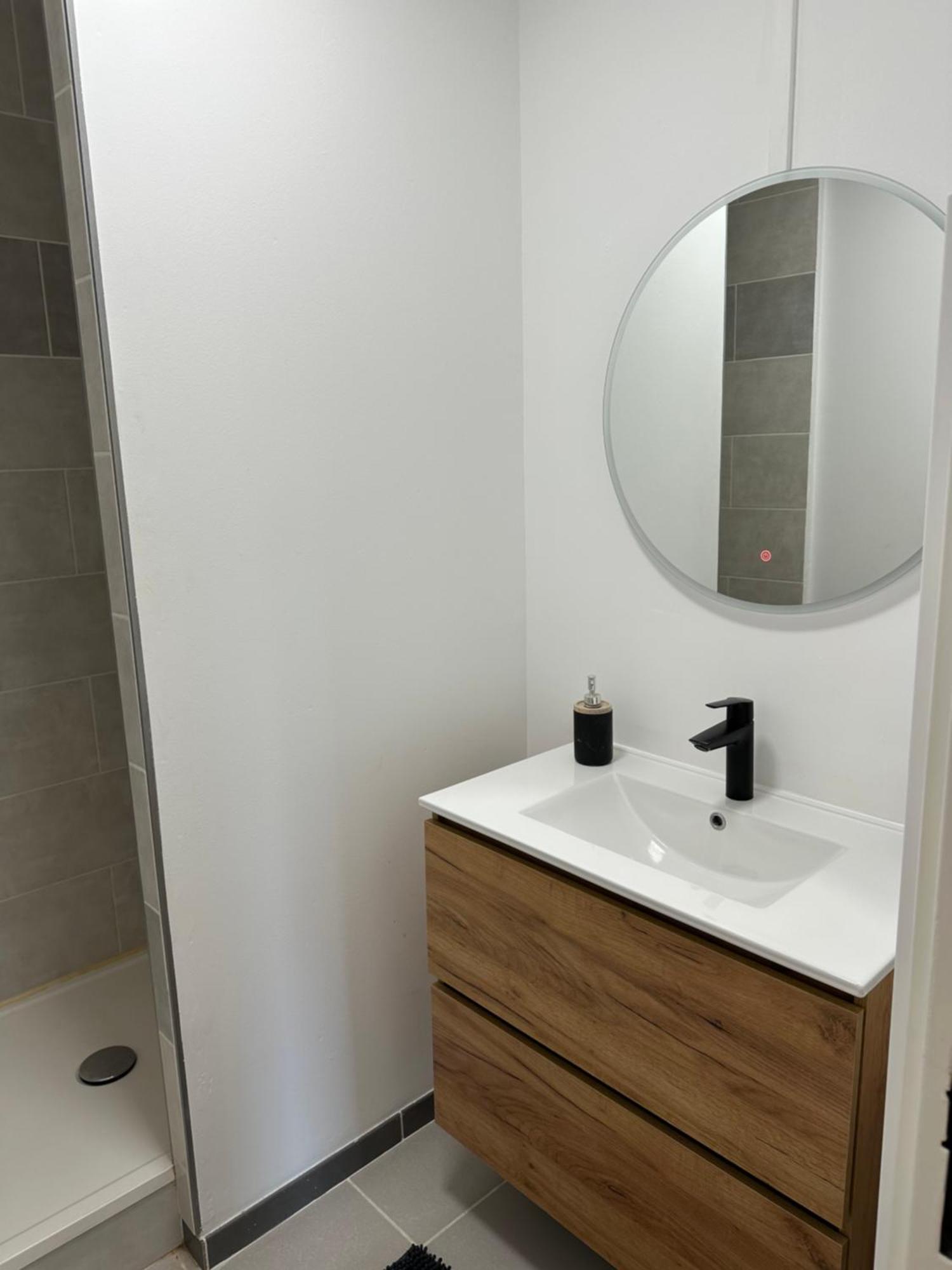 Le Grand Parc 13 - 2 Chambres - Wifi - Parking Chateauroux Exterior photo
